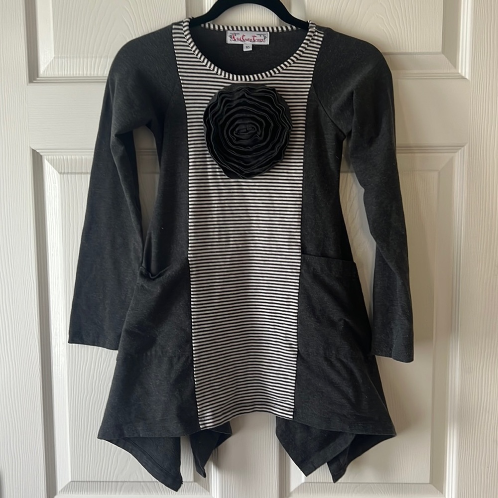 KidCuteture Gray and Stripes ROSETTE Dress with‎ Handkerchief Hem, Sz 10